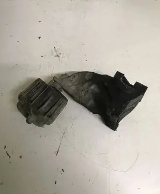 Mercedes-Benz E W212 Engine mount bracket A2122406317