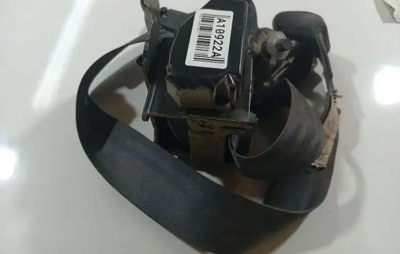 Chrysler Voyager Rear seatbelt 4680195