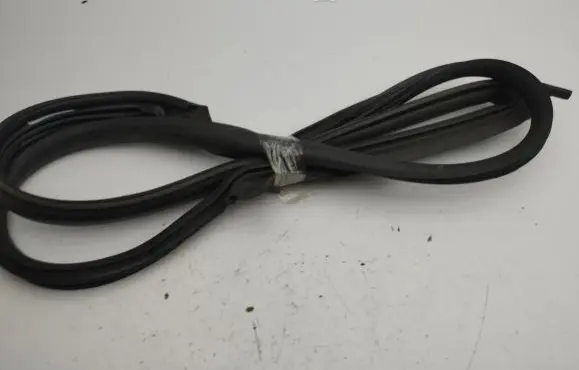 Maserati Ghibli Front door rubber seal