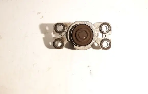 Volvo S60 Engine mount bracket 31401307