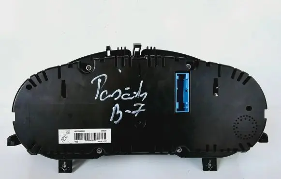 Volkswagen PASSAT B7 Speedometer (instrument cluster) 3AA920870A
