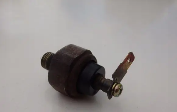 Hyundai Accent Oil pressure sensor 