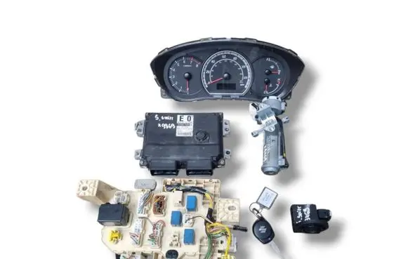 Suzuki Swift I Engine ECU kit and lock set MB112300-8262 33920-72K0