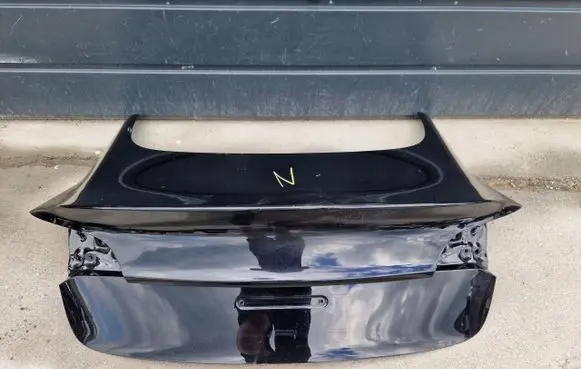 Tesla Model 3 Tailgate/trunk/boot lid