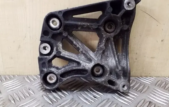 Opel Antara A/C compressor mount bracket 96868422