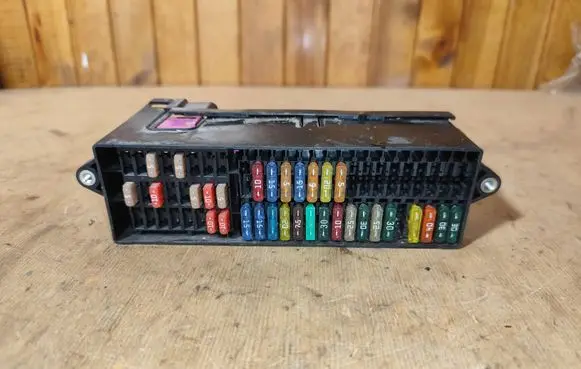 Volkswagen Touran I Fuse box set 1T1970076 0516390928