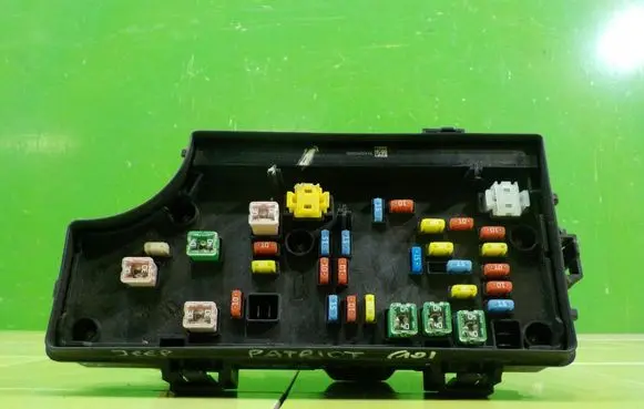 Jeep Patriot Fuse box set P04692207AG BEZPIECZNIKOW