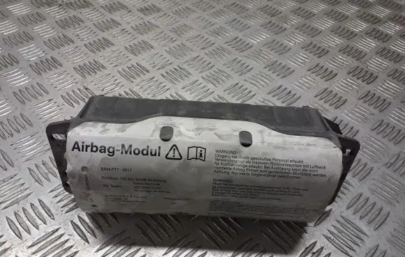 Skoda Octavia Mk1 (1U) Steering wheel airbag 1K0880204N