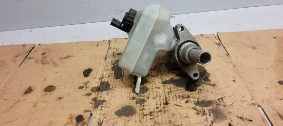 Volkswagen PASSAT B6 Master brake cylinder 03350686761
