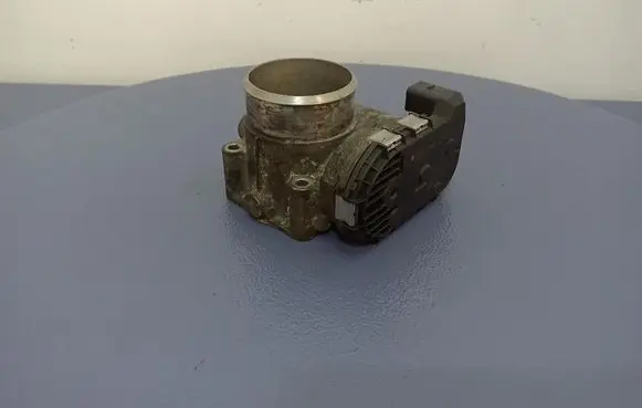 Volkswagen PASSAT B5.5 Throttle body valve 06B133062M