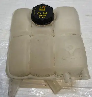 Ford Focus Coolant expansion tank/reservoir 8V618K218A
