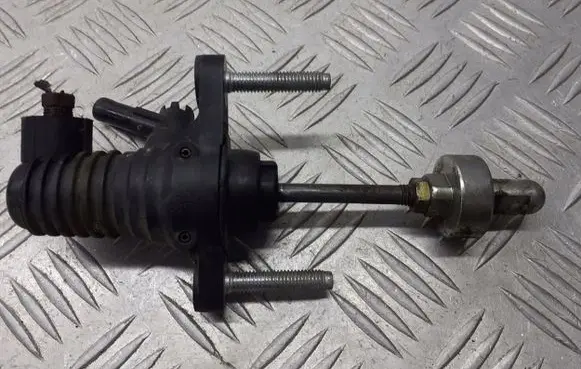 Toyota Yaris Clutch slave cylinder 