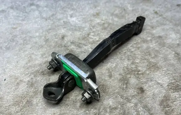 KIA Carens III Rear glass lock/latch X182 79490A4000