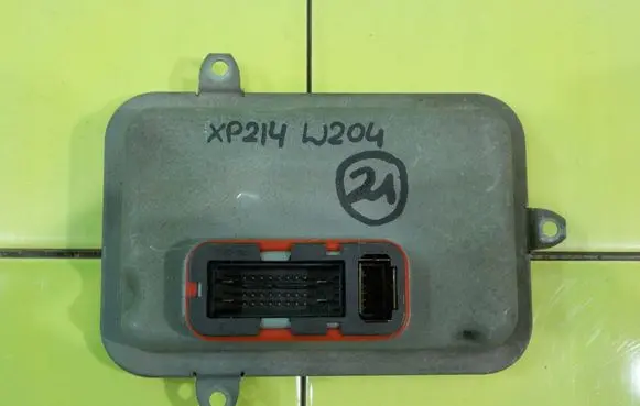 Mercedes-Benz C W204 Voltage converter inverter 130732923900 XP214