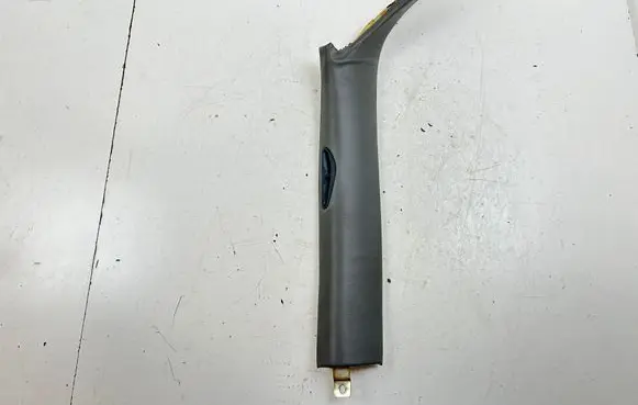 Maserati Coupe (B) pillar trim (top) 