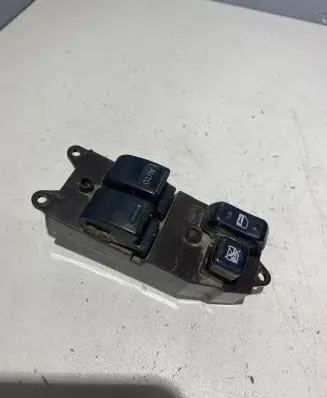 Toyota Yaris Electric window control switch 0115P47