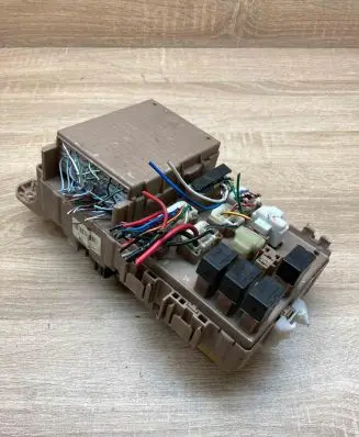Toyota Corolla Verso E121 Fuse module 8264113040 2323000231