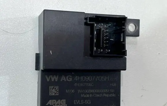Audi A8 S8 D2 4D Power steering control unit/module 4H0907705H | 68475634065315,231