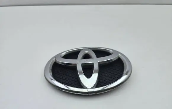 Toyota Yaris Manufacturer badge logo/emblem 753110D030