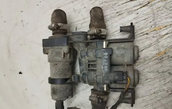 BMW 5 E39 Coolant heater control valve 8374994 11474121