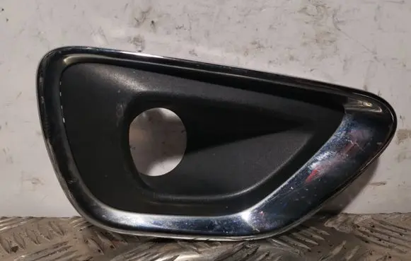 Jeep Grand Cherokee Front fog light trim/grill