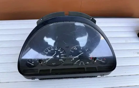 BMW 5 E39 Speedometer (instrument cluster) 8387045