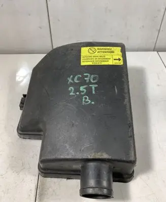 Volvo XC70 Fuse box cover 8651137
