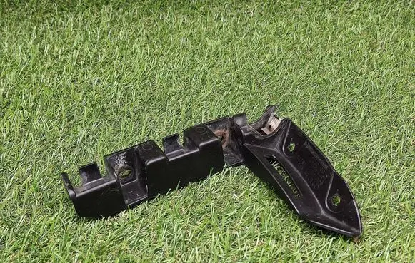 Audi TT TTS Mk2 Front bumper mounting bracket 8J0807183B
