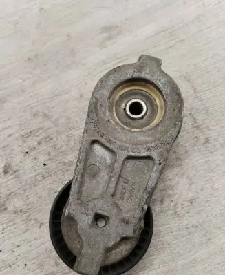 Chrysler PT Cruiser Generator/alternator belt tensioner