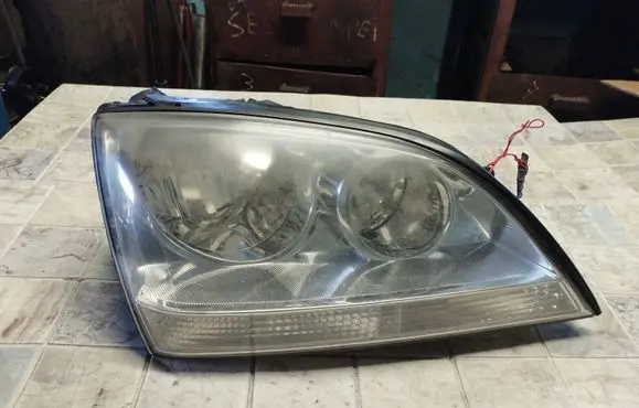 KIA Sorento Headlight/headlamp 921023E0