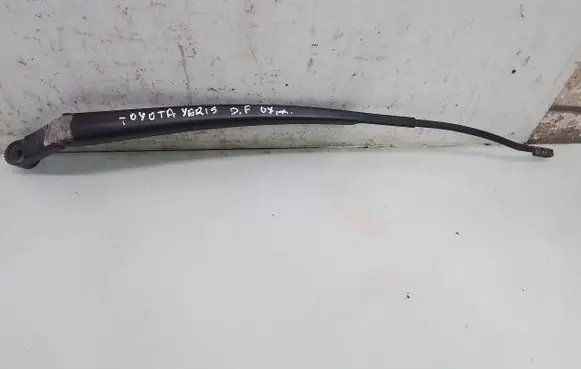 Toyota Yaris Front wiper blade arm