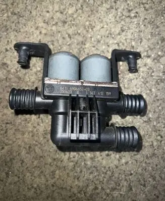 BMW X5 E53 Coolant heater control valve 6906652