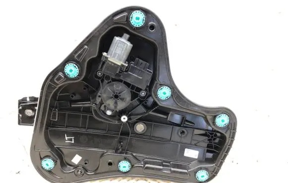 Volkswagen Golf VIII Rear door window regulator with motor 5H0839401F