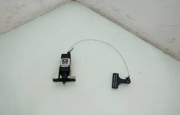 Hyundai Santa Fe Fuel tank cap lock 957202B000