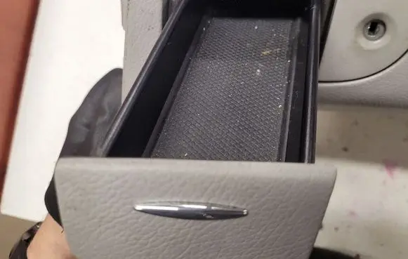Mercedes-Benz E W211 Glove box set