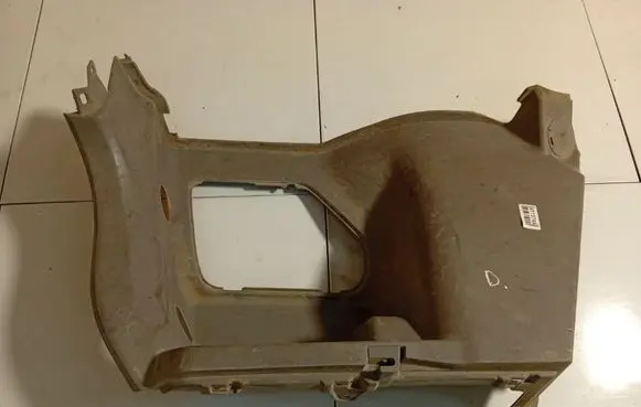 Mazda 323 F Other trunk/boot trim element B25H686D1