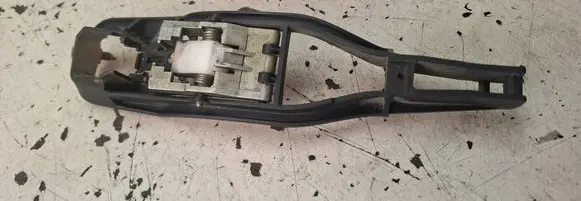 BMW 3 E46 Front door exterior handle/bracket 51218216122