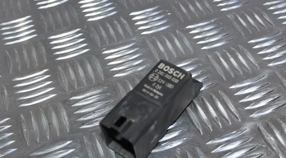 Volkswagen Crafter Glow plug pre-heat relay 038907281D 0281003038