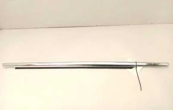 Mercedes-Benz S W126 Front door glass trim molding