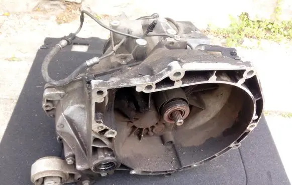 Ford Fiesta Manual 5 speed gearbox CA6R7002LBA NE70639