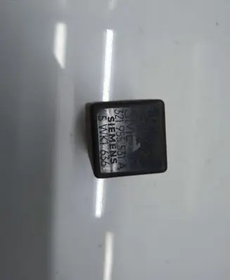 Volkswagen PASSAT B3 Window wiper relay 321955531A