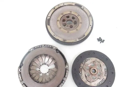 Volkswagen Golf IV Dual mass flywheel 1864527337 2289000041 3082299335