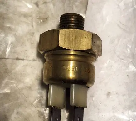 Volkswagen PASSAT B3 Coolant temperature sensor 056919369