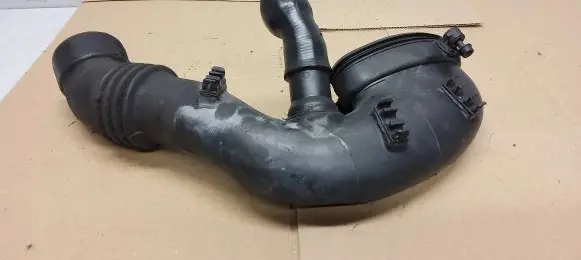 BMW X3 E83 Air intake hose/pipe 7790552