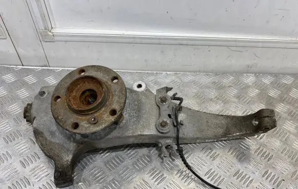 BMW 5 F10 F11 Front wheel hub 6777751