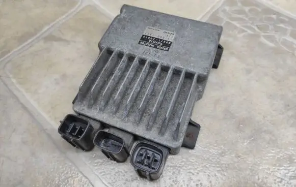 Toyota Avensis T250 Fuel injection control unit/module 8987120070 1310001371