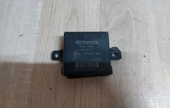 Toyota Yaris Trunk lid opening control unit PW501-0D551