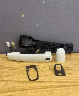 Suzuki Grand Vitara II Front door exterior handle