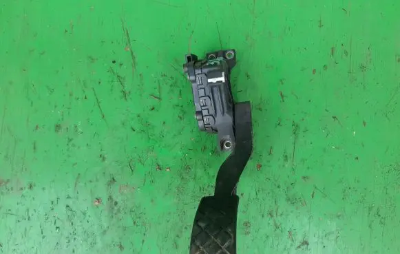 Volkswagen Golf IV Accelerator throttle pedal