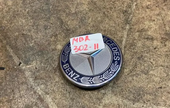 Mercedes-Benz E W212 Manufacturer badge logo/emblem A2128170316